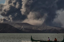 boat infront of the Taal volcano explosion